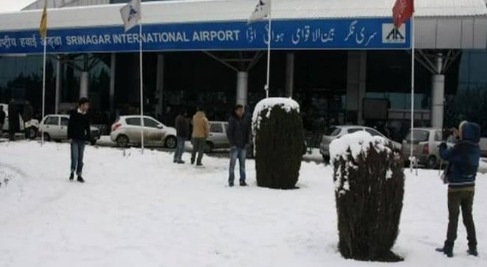 'Fresh snowfall: Flight operations disrupted at Srinagar Airport, 7 flights cancelled, others on standby mode'
